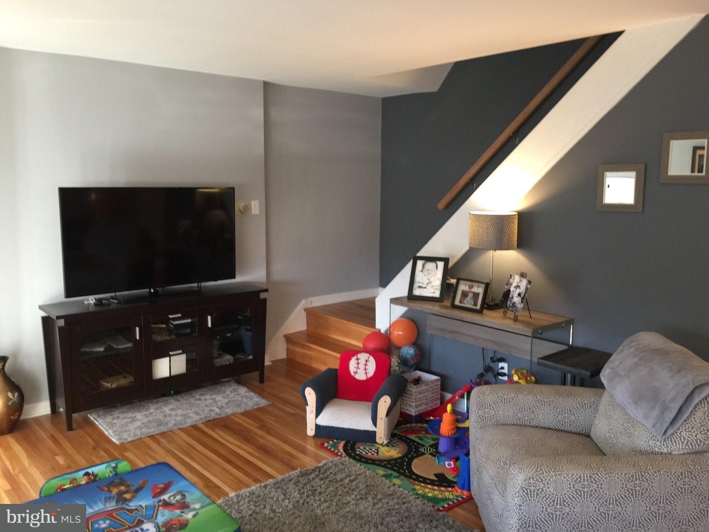 12525 Chilton Road Philadelphia, PA 19154 - Photo 3 of 14 Living Room