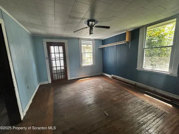 a view of empty room with window