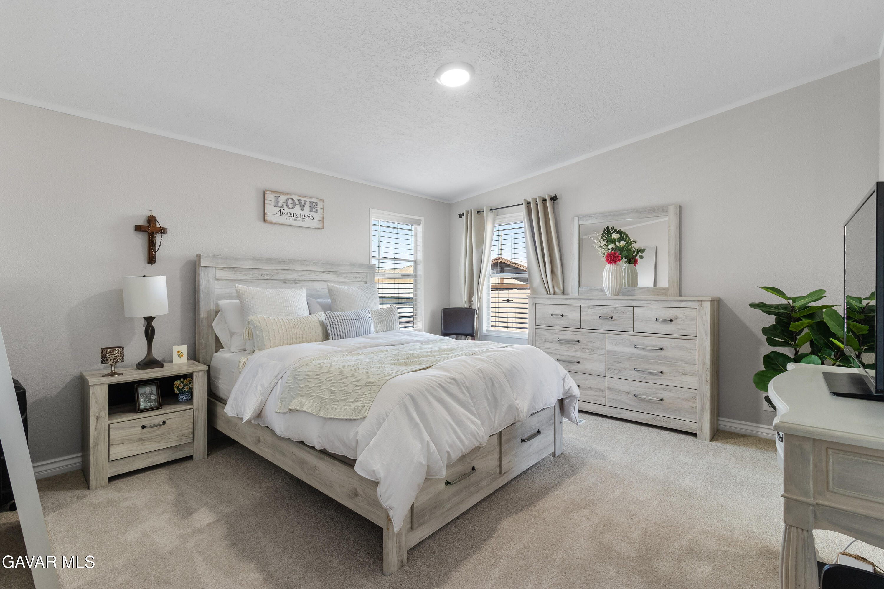 14556 East Tehachapi Boulevard Tehachapi, CA 93561 - Photo 13 of 29 Primary Bedroom-1