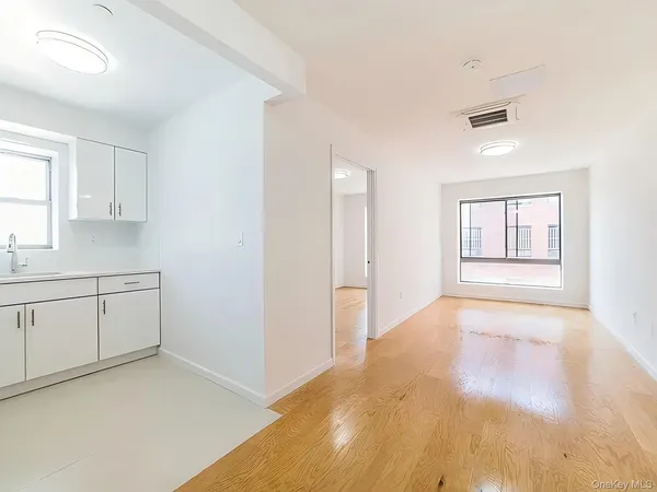 $3,400 | 42-29 Parsons Boulevard, Unit 6B | Flushing