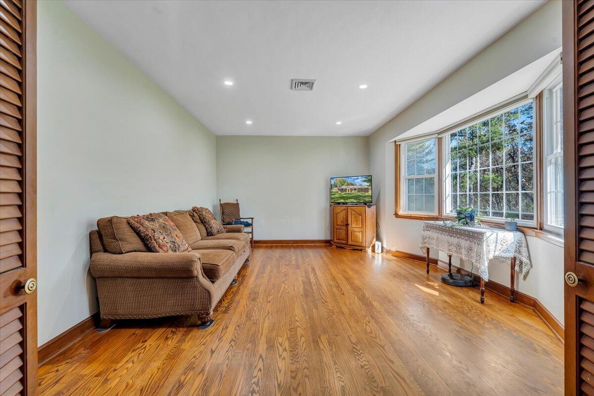 5785 Cloverdale Road Roanoke, VA 24019 - Photo 7 of 67 04-MIB09949