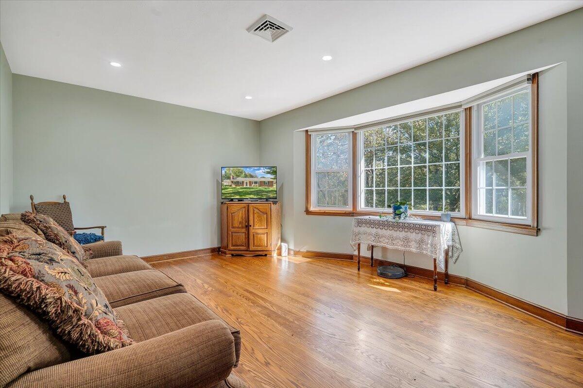 5785 Cloverdale Road Roanoke, VA 24019 - Photo 8 of 67 05-MIB09952