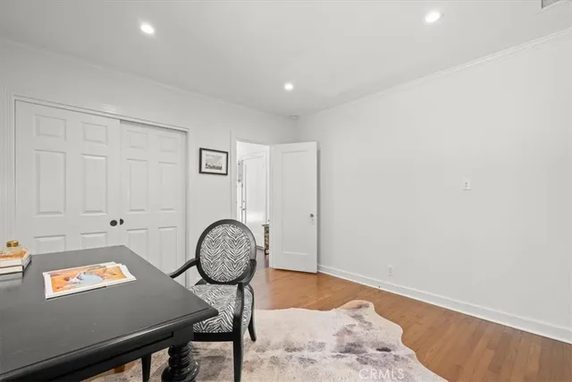 a view of a livingroom with furniture