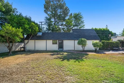 a house view with a outdoor space
