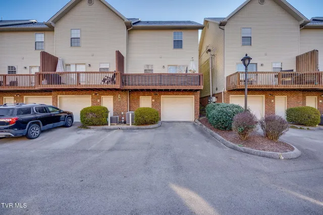 $265,000 | 1809 West Lakeview Drive, Unit 7, Johnson City, TN 37601