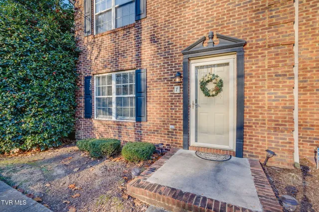 $265,000 | 1809 West Lakeview Drive, Unit 7, Johnson City, TN 37601