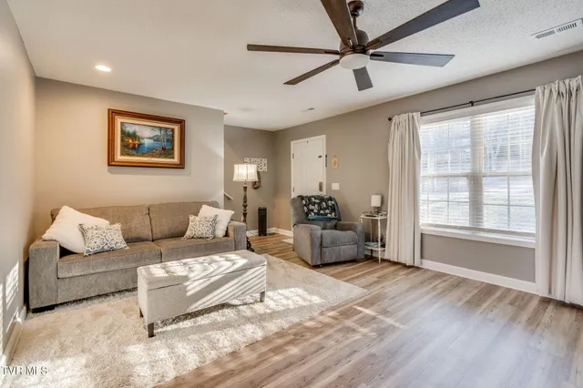 $265,000 | 1809 West Lakeview Drive, Unit 7, Johnson City, TN 37601