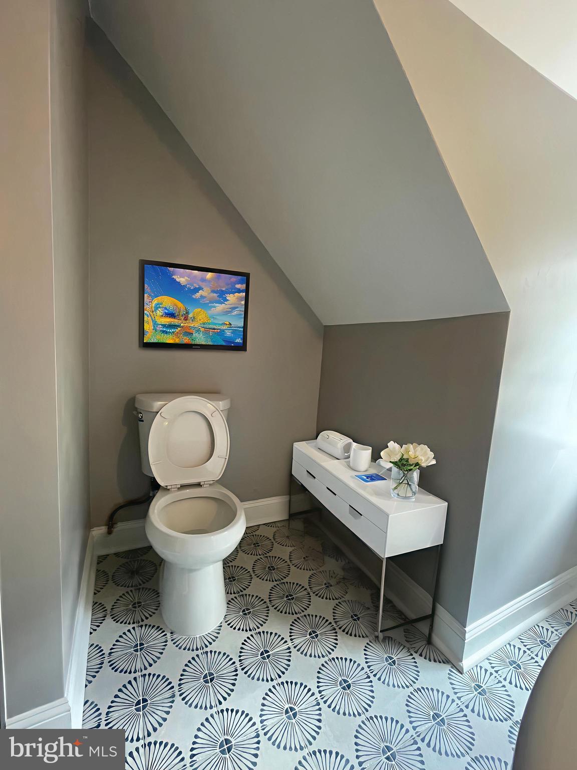 2403 Garrison Boulevard Baltimore, MD 21216 - Photo 26 of 34 a living room with a couch and a coffee table