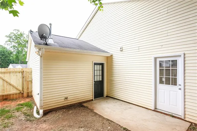 $1,580 | 157 Westmont Drive, Winston-Salem, NC 27104