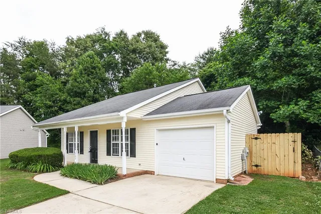 $1,580 | 157 Westmont Drive, Winston-Salem, NC 27104