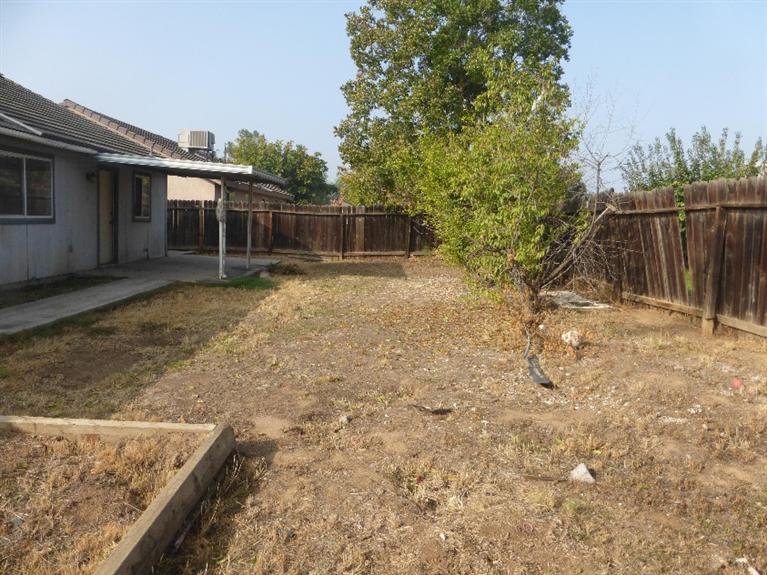 962 East Red Beaut Avenue Reedley, CA 93654 - Photo 6 of 6 Gallery Image 6