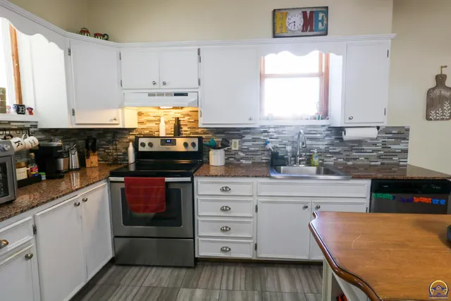 $129,900 | 1526 West Street, Emporia, KS 66801