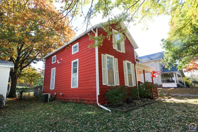 $129,900 | 1526 West Street, Emporia, KS 66801