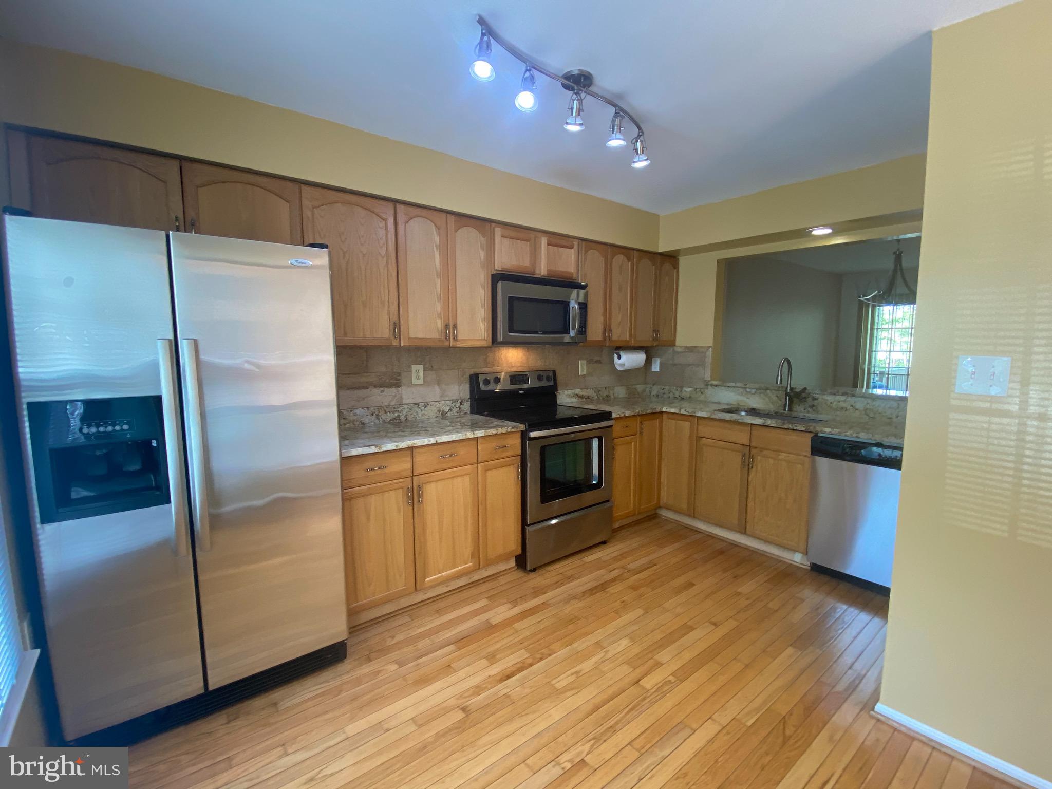 7303 Stream Way Springfield, VA 22152 - Photo 3 of 17