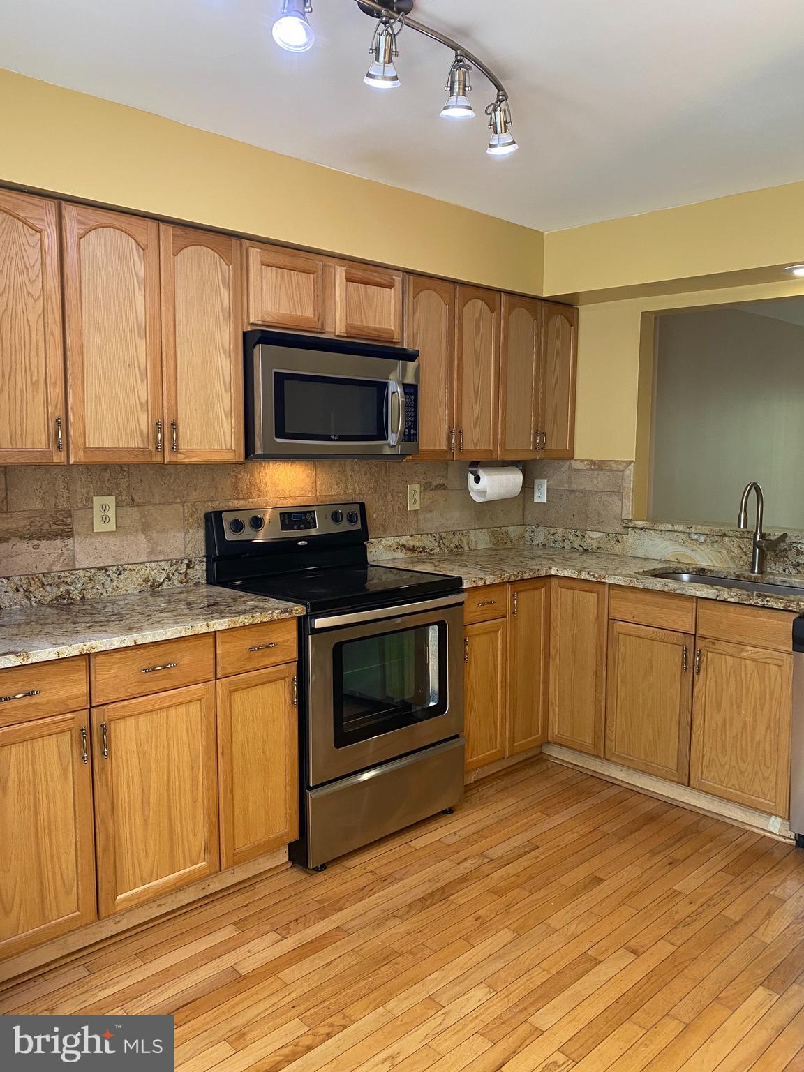 7303 Stream Way Springfield, VA 22152 - Photo 4 of 17