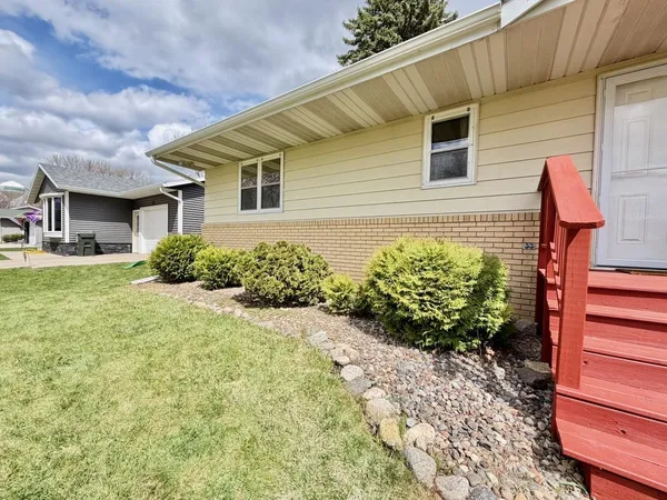 $199,000 | 219 9th Avenue Southeast, Elbow Lake, MN 56531
