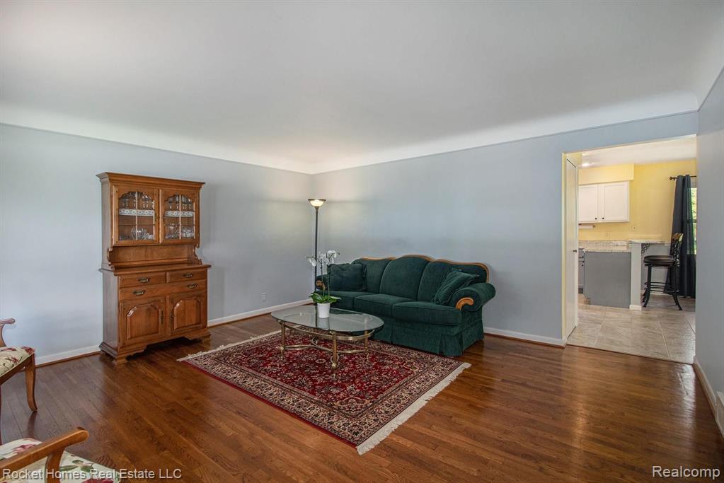 180 Montmorency Road Rochester Hills, MI 48307 - Photo 5 of 32
