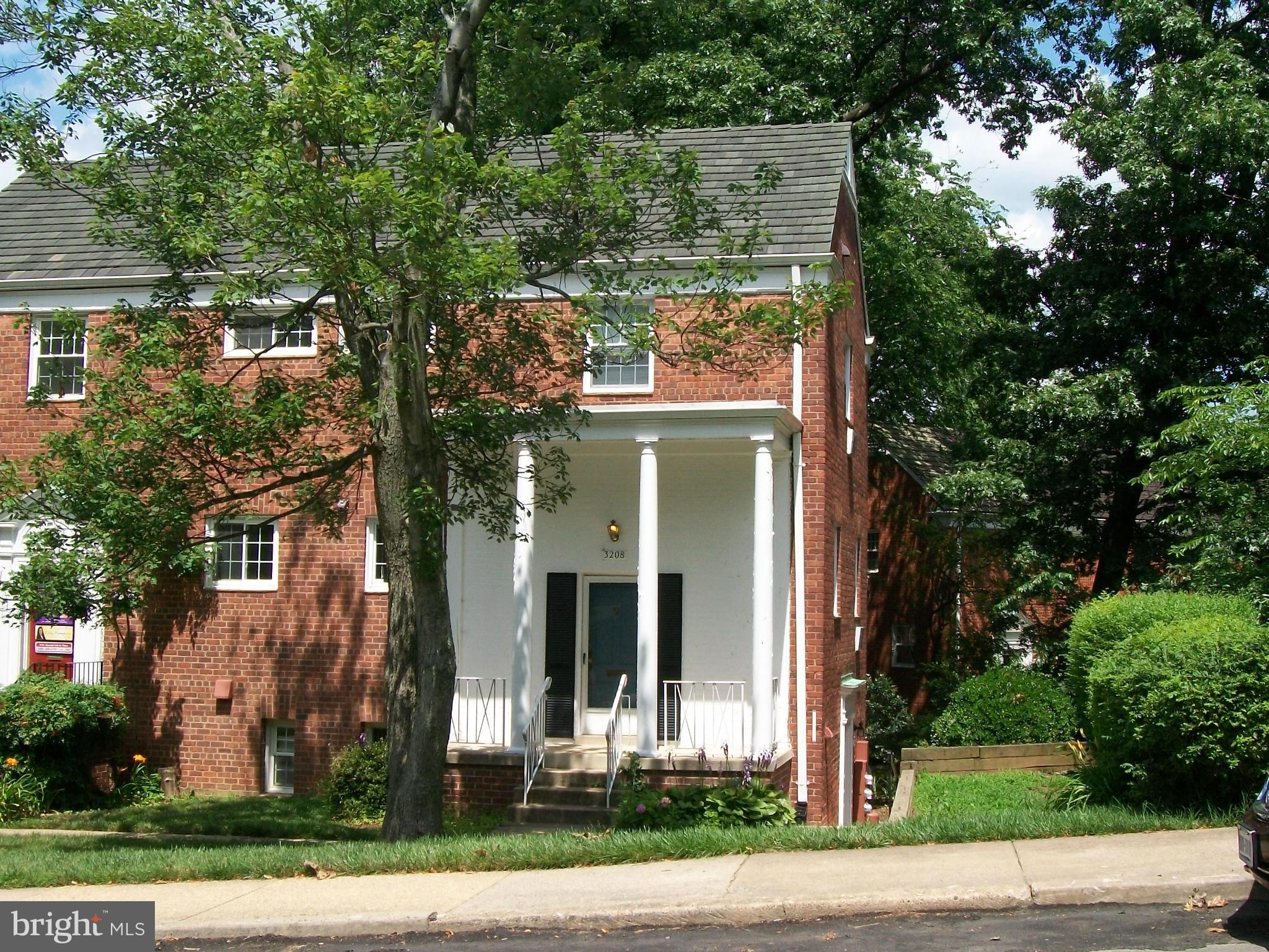 3208 Gunston Road Alexandria, VA 22302 - Photo 1 of 26 Exterior (Front)