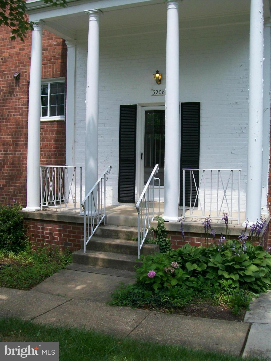 3208 Gunston Road Alexandria, VA 22302 - Photo 3 of 26 Exterior (Front)