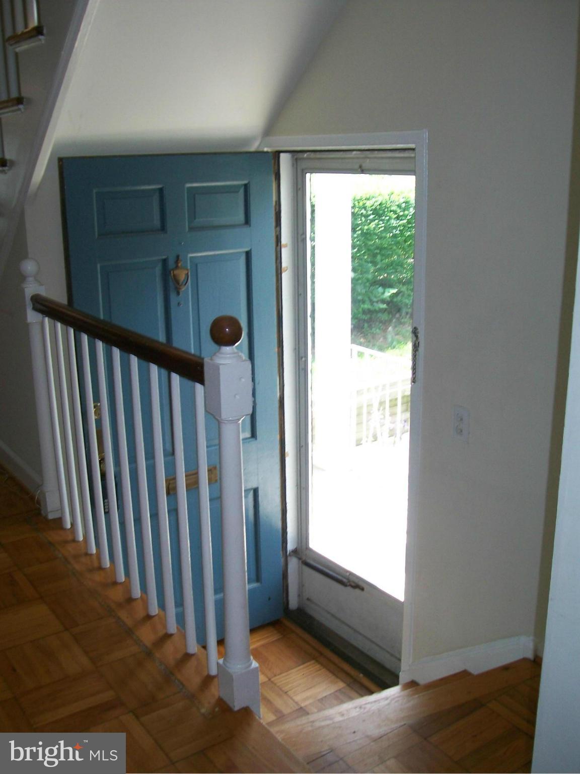 3208 Gunston Road Alexandria, VA 22302 - Photo 5 of 26 Interior (General)