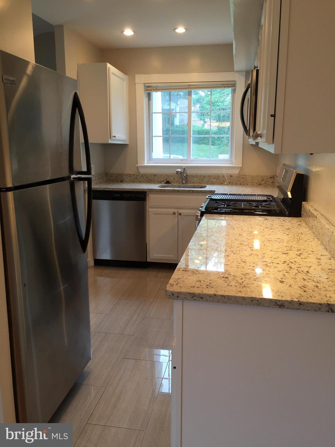 3208 Gunston Road Alexandria, VA 22302 - Photo 7 of 26 Kitchen