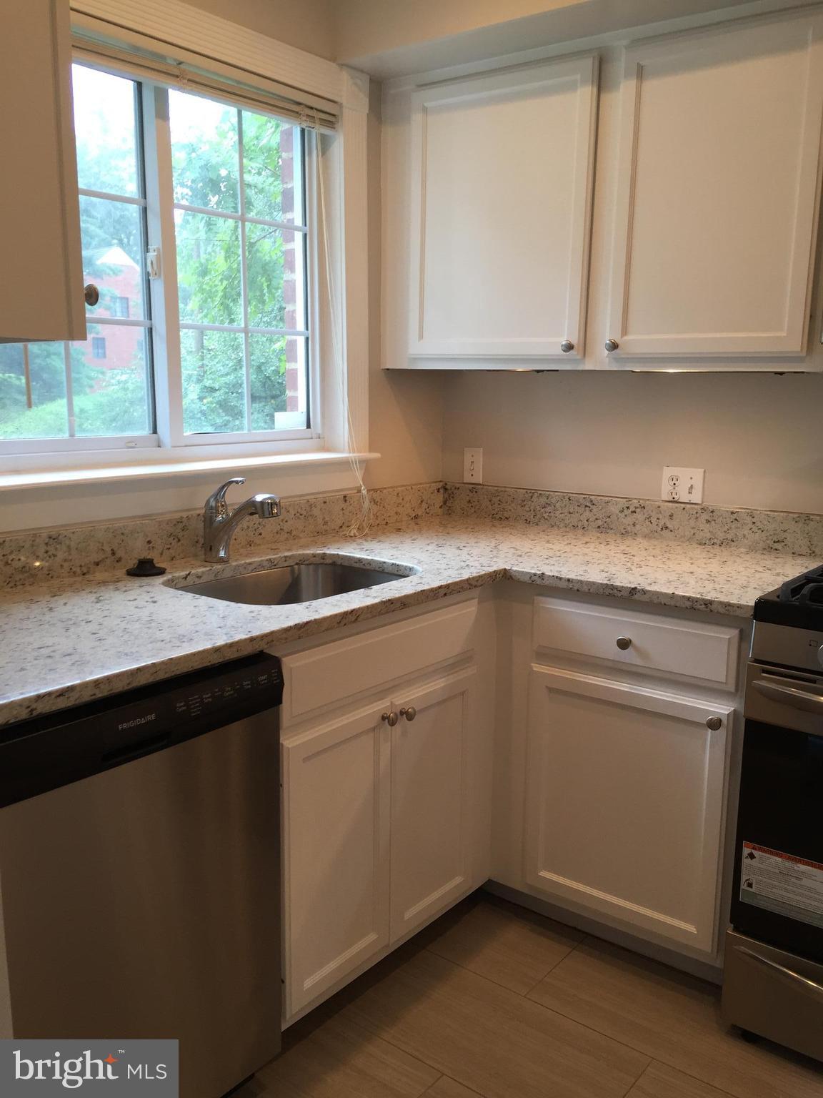 3208 Gunston Road Alexandria, VA 22302 - Photo 8 of 26 Kitchen