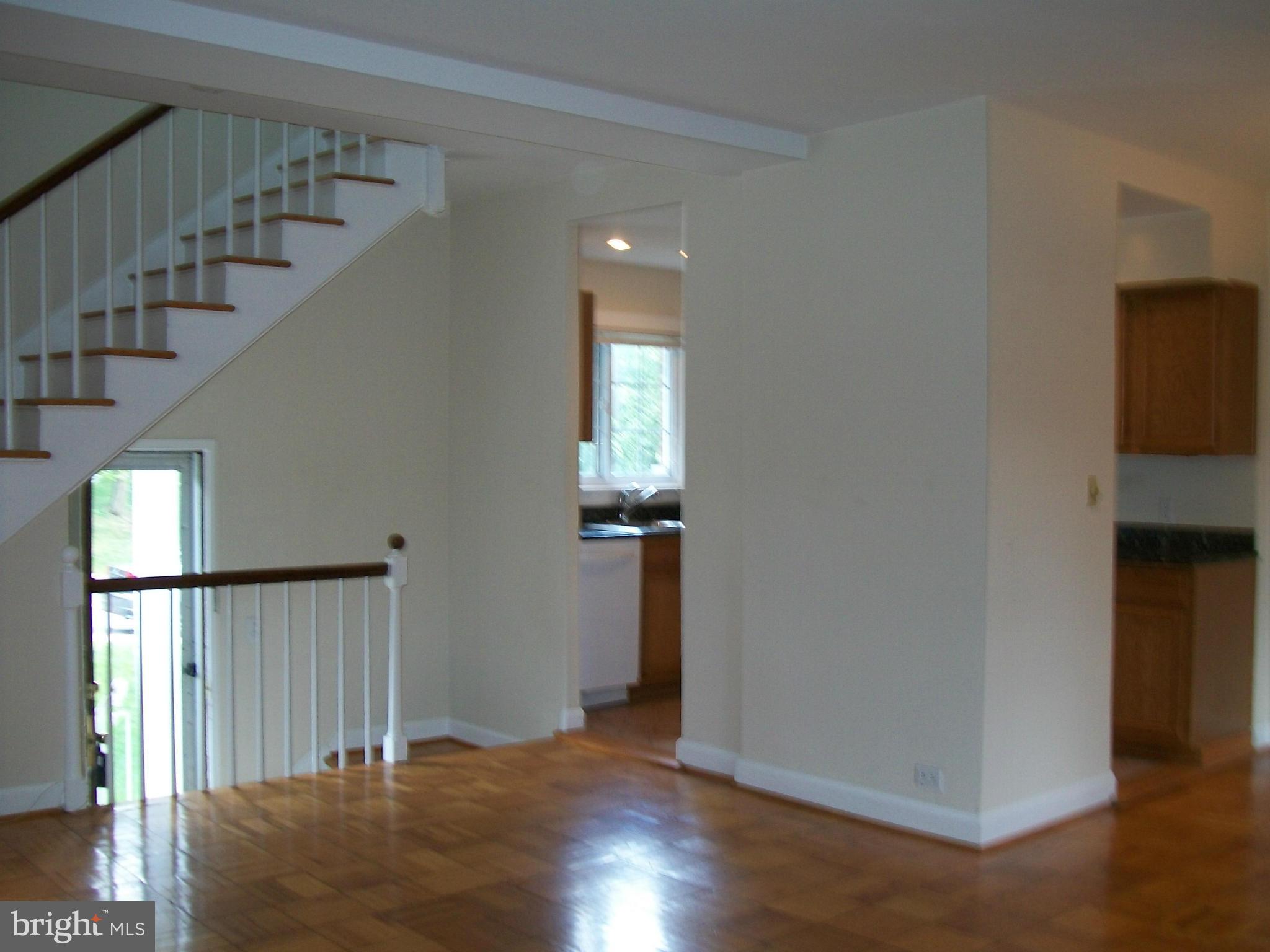 3208 Gunston Road Alexandria, VA 22302 - Photo 9 of 26 Interior (General)