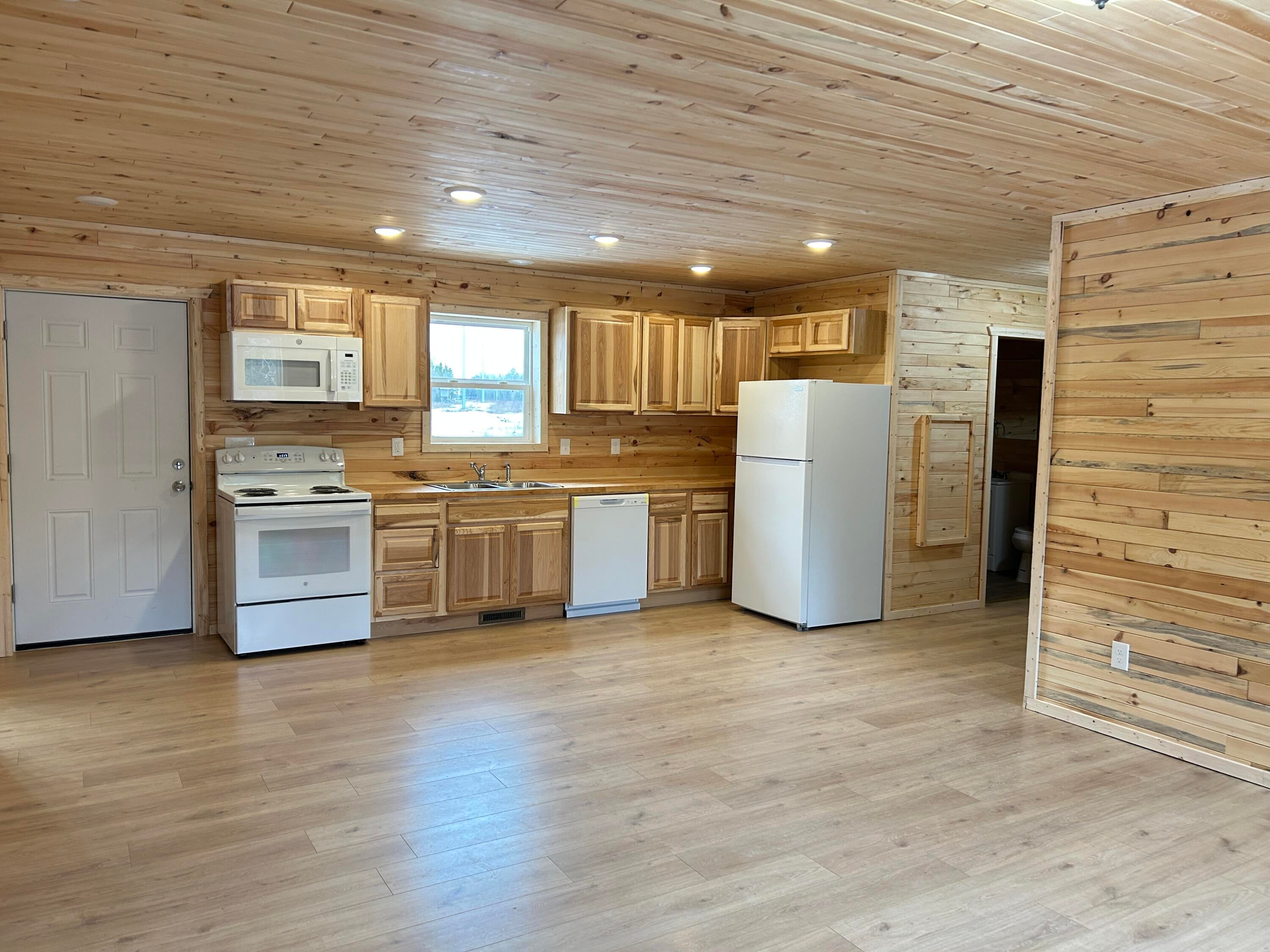 105 Sitting Bull Road Alpena, MI 49707 - Photo 9 of 44 IMG_1227