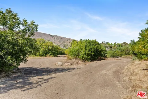 $9,950,000 | 5737 Bonsall Drive, Malibu, CA 90265
