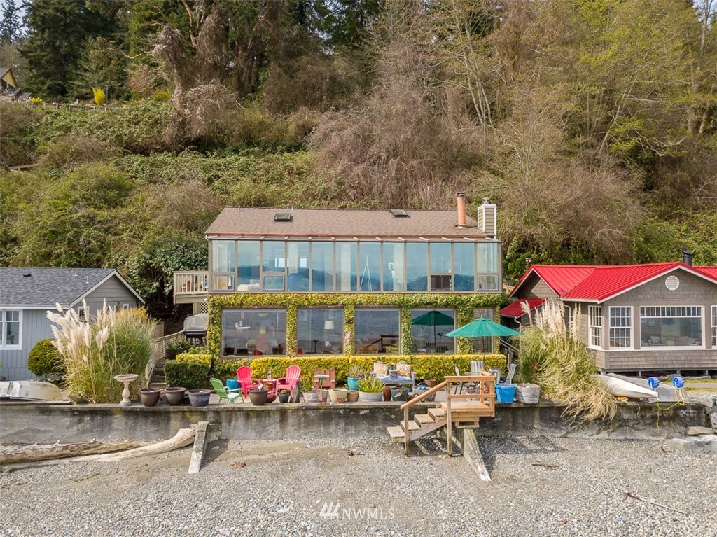 8060 Southwest Klahanie Road Vashon, WA 98070 - Photo 1 of 25