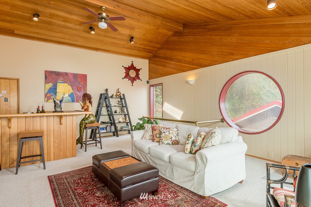 8060 Southwest Klahanie Road Vashon, WA 98070 - Photo 11 of 25