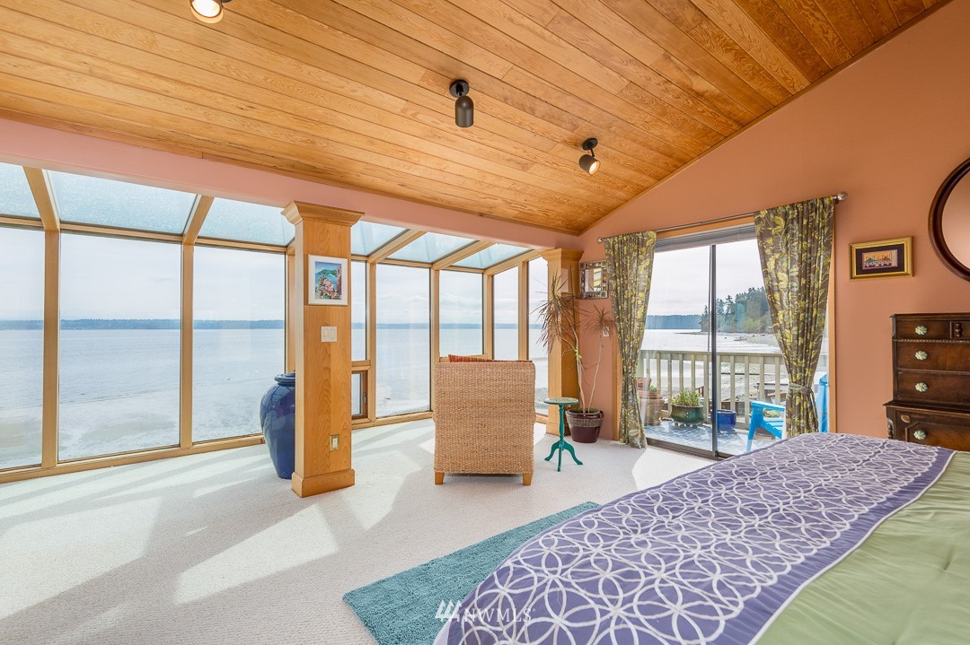 8060 Southwest Klahanie Road Vashon, WA 98070 - Photo 12 of 25