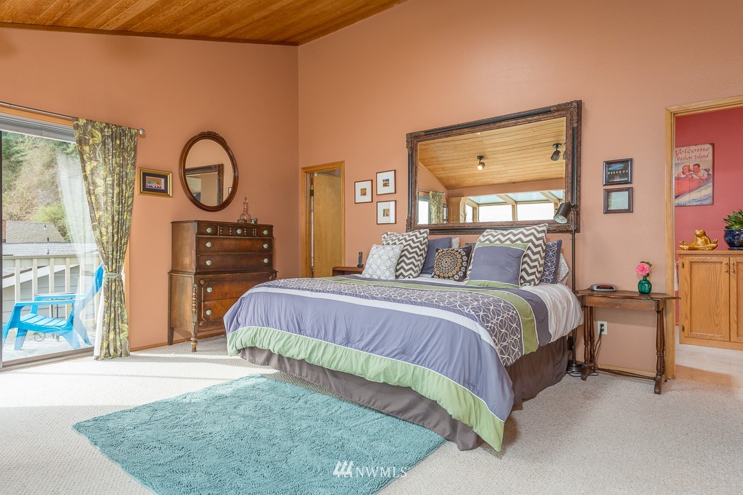 8060 Southwest Klahanie Road Vashon, WA 98070 - Photo 13 of 25