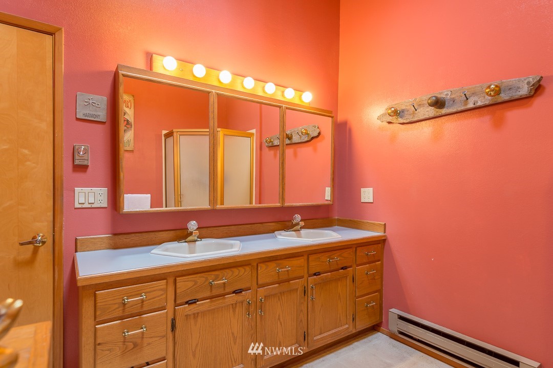 8060 Southwest Klahanie Road Vashon, WA 98070 - Photo 15 of 25