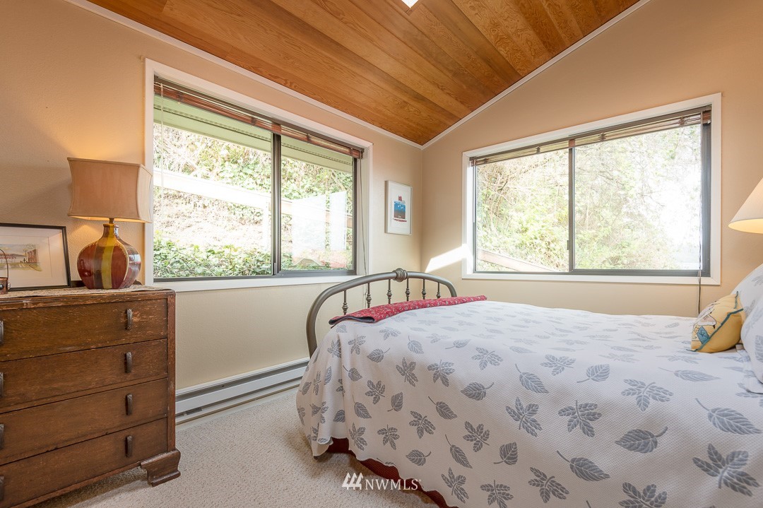 8060 Southwest Klahanie Road Vashon, WA 98070 - Photo 16 of 25