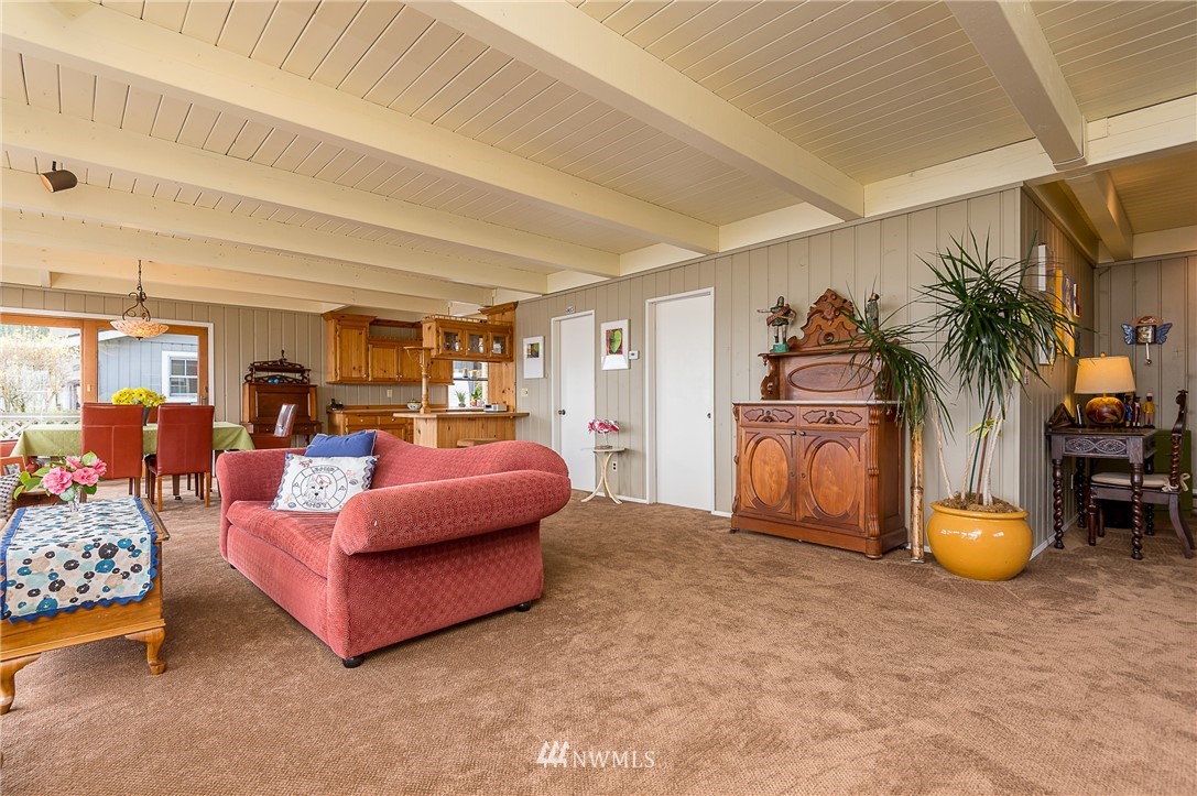 8060 Southwest Klahanie Road Vashon, WA 98070 - Photo 5 of 25