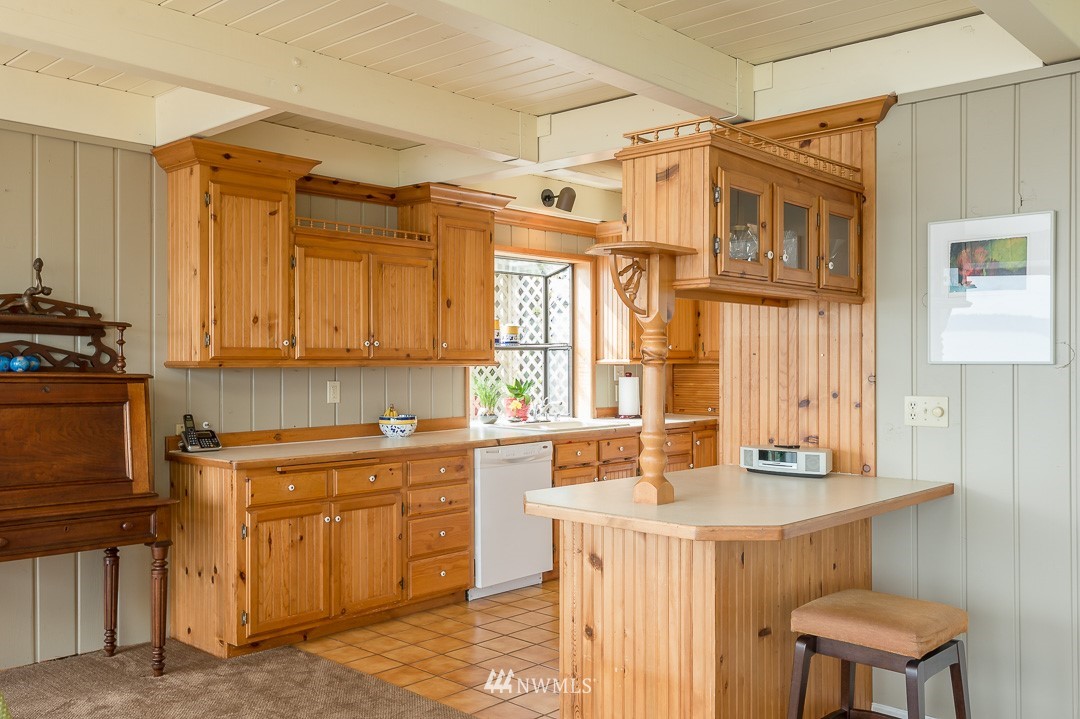 8060 Southwest Klahanie Road Vashon, WA 98070 - Photo 6 of 25