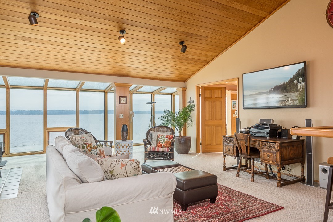 8060 Southwest Klahanie Road Vashon, WA 98070 - Photo 10 of 25
