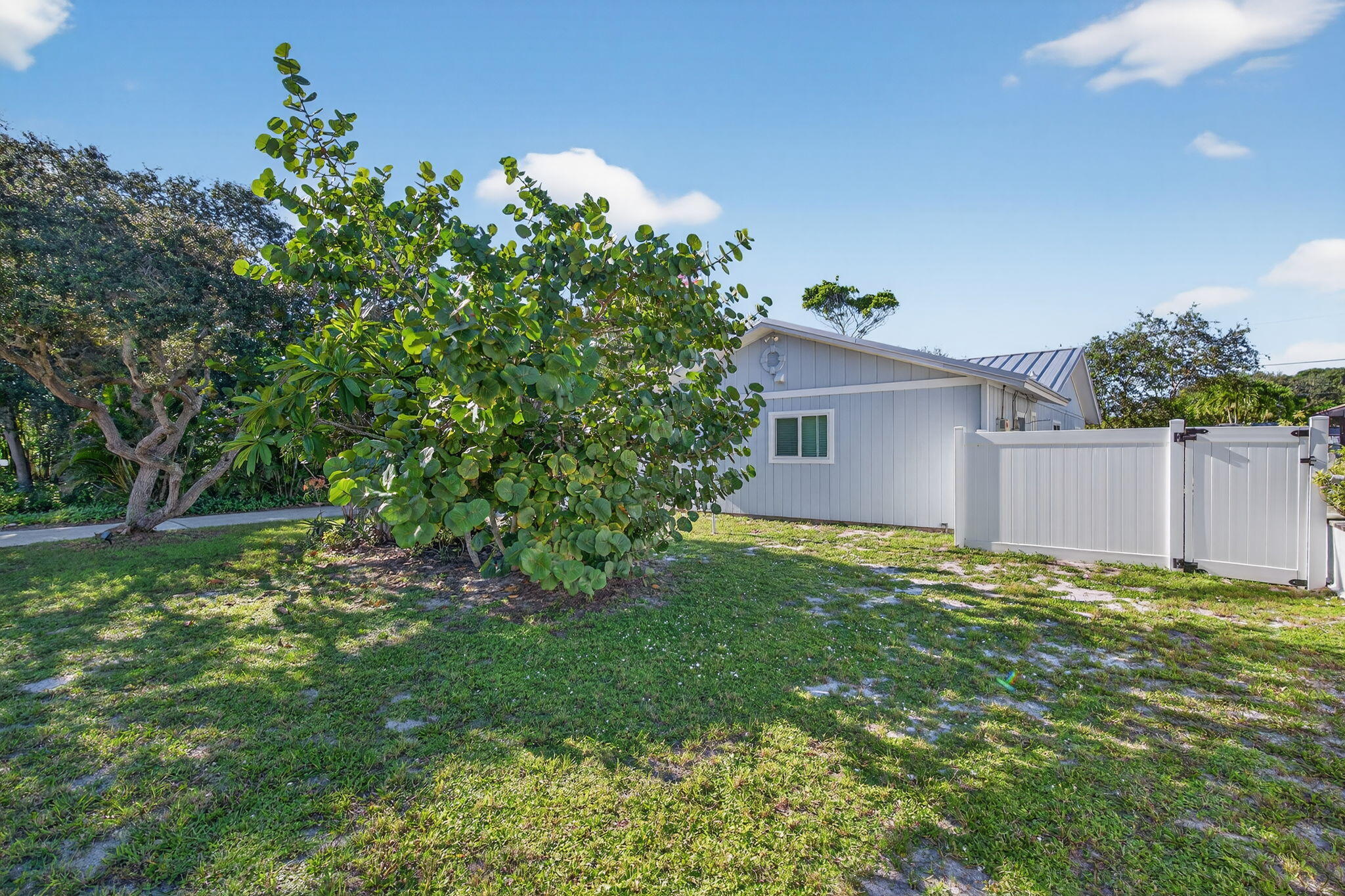 5095 Southeast Manatee Terrace Stuart, FL 34997 - Photo 58 of 58 Front side of home
