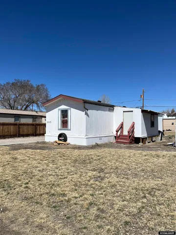 $63,000 | 305 East Center Street, Rawlins, WY 82301