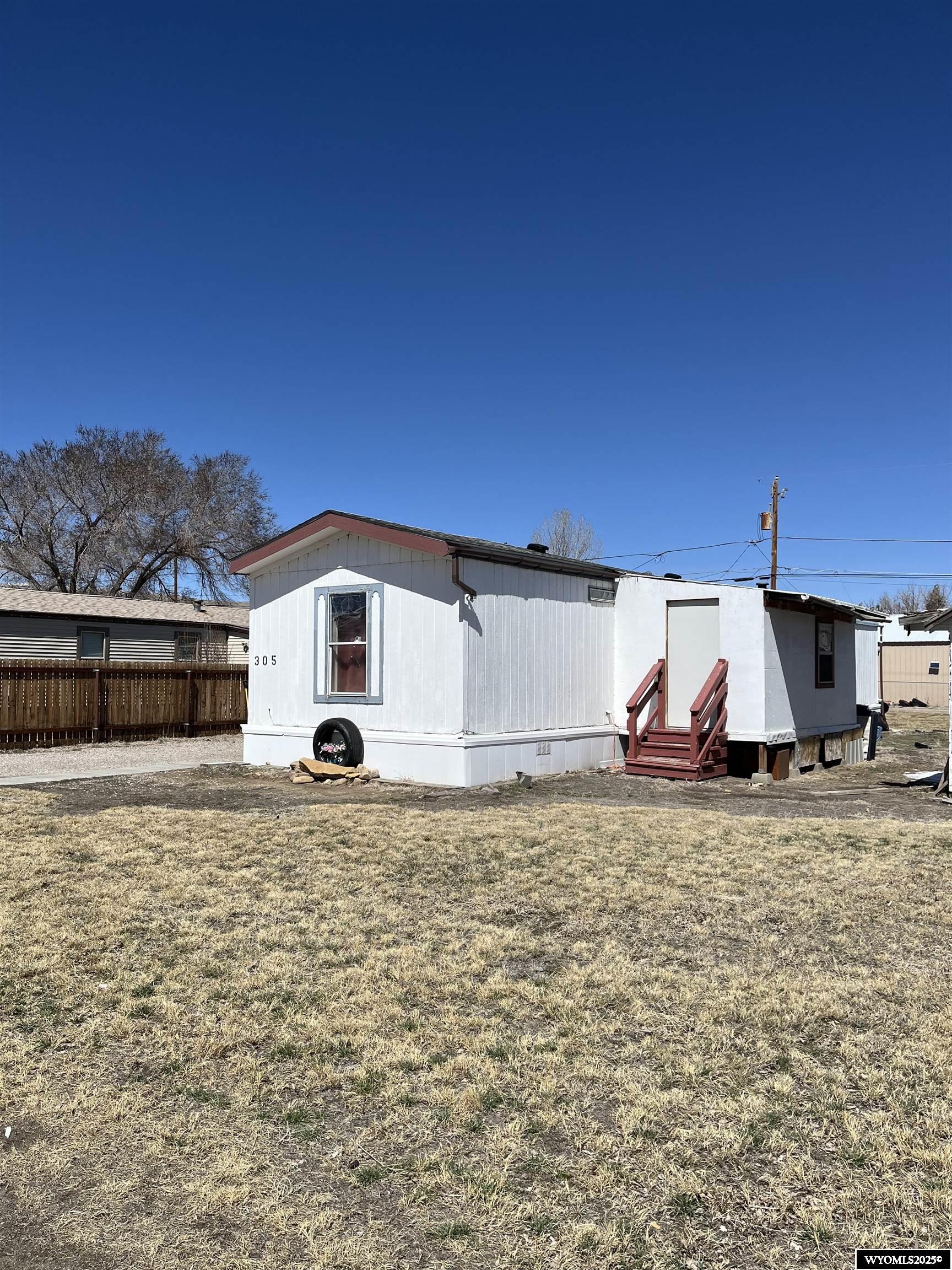 305 East Center Street Rawlins, WY 82301 - Photo 2 of 9