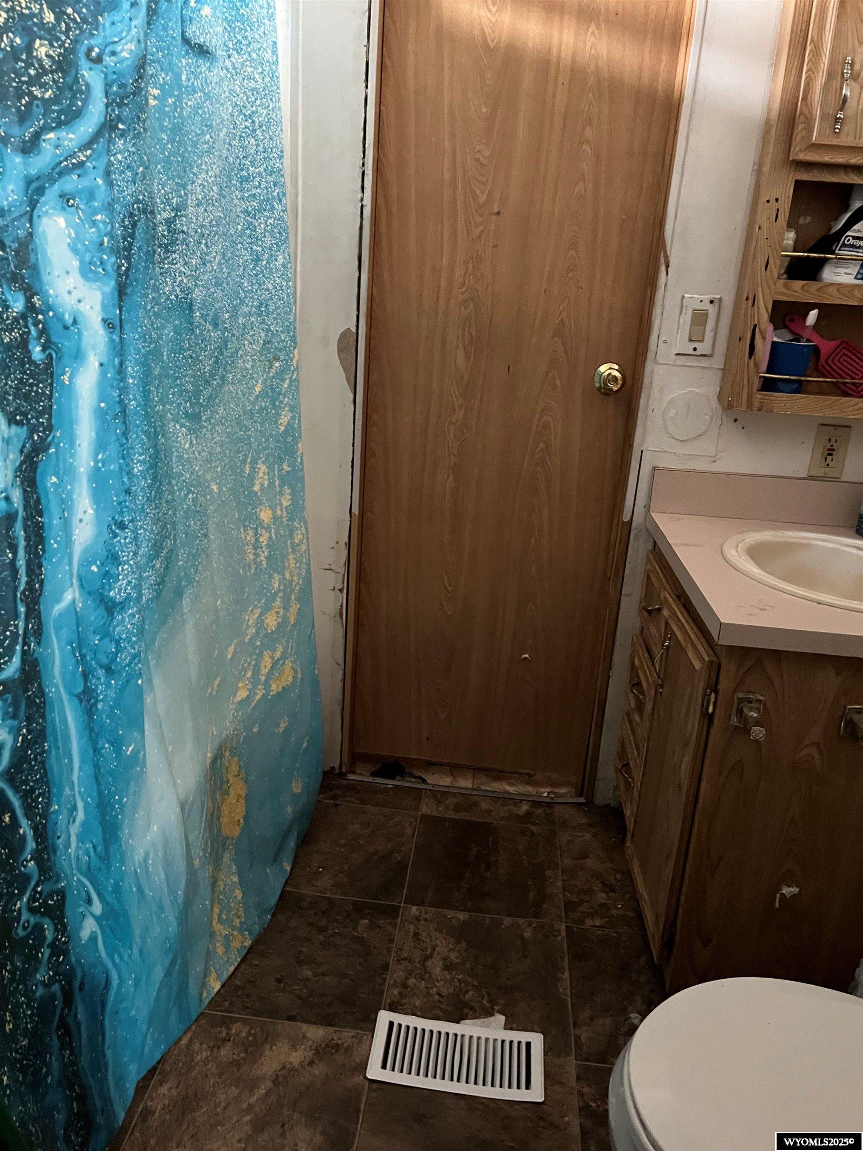 305 East Center Street Rawlins, WY 82301 - Photo 3 of 9