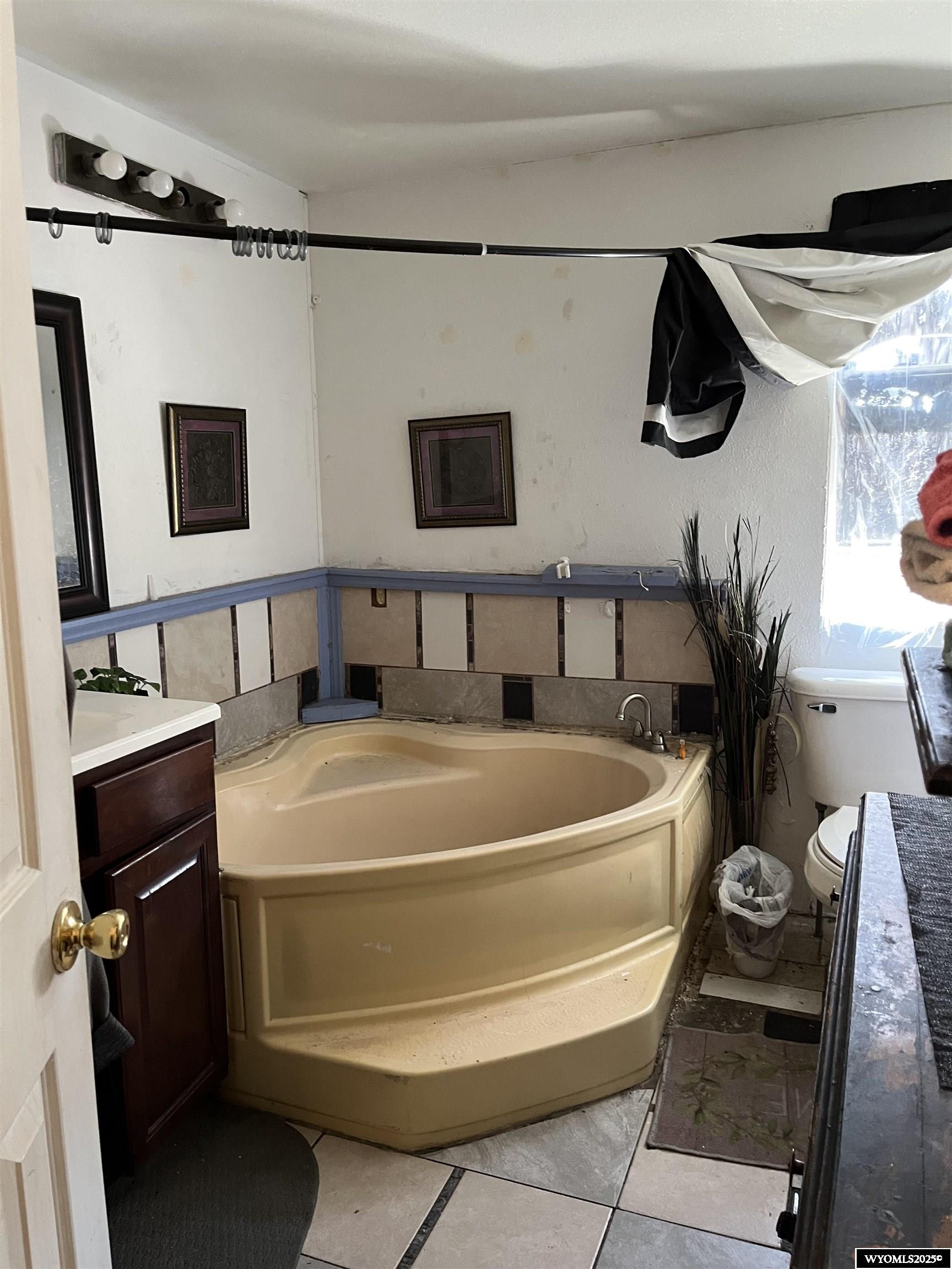 305 East Center Street Rawlins, WY 82301 - Photo 4 of 9