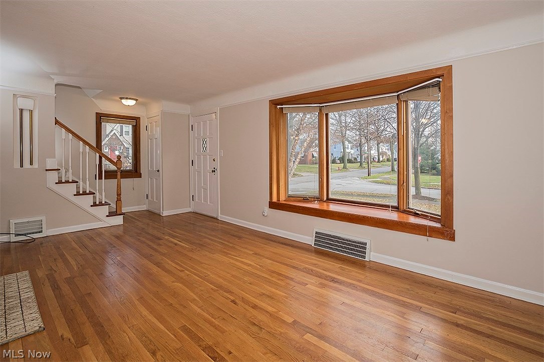 1372 Willshire Road Cleveland, OH 44124 - Photo 3 of 25 Gallery Image 3