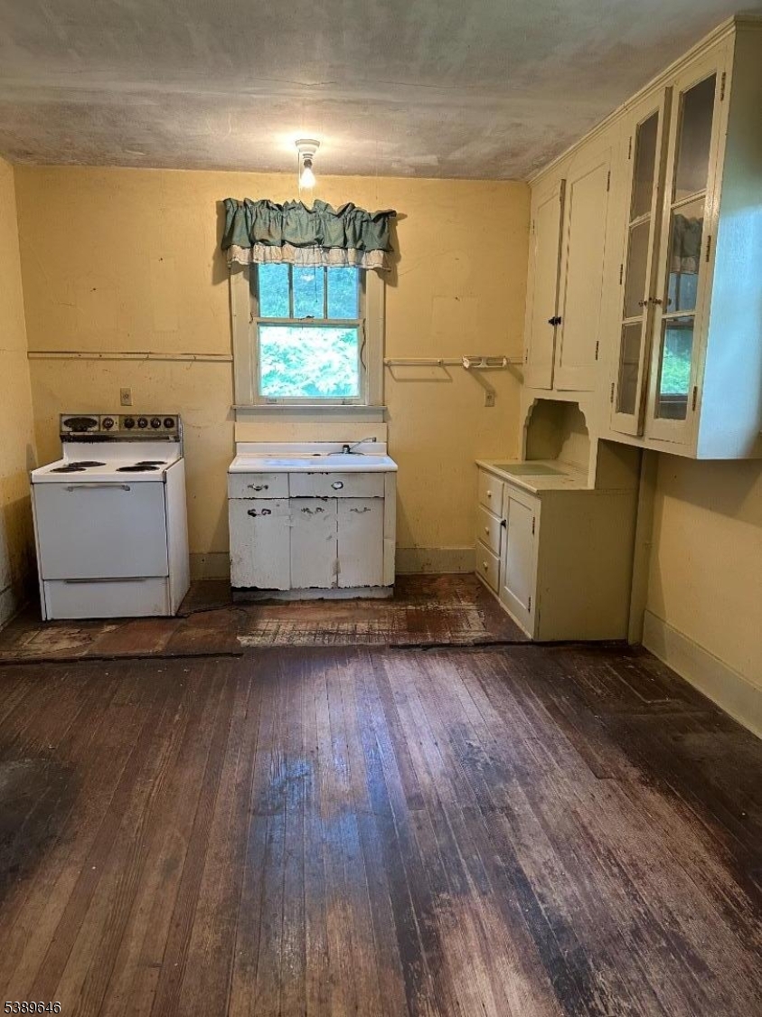 218 Highway 31 Hampton, NJ 08827 - Photo 8 of 18 a room with storage and utility