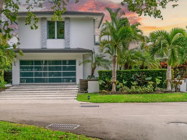 a view of house with garden