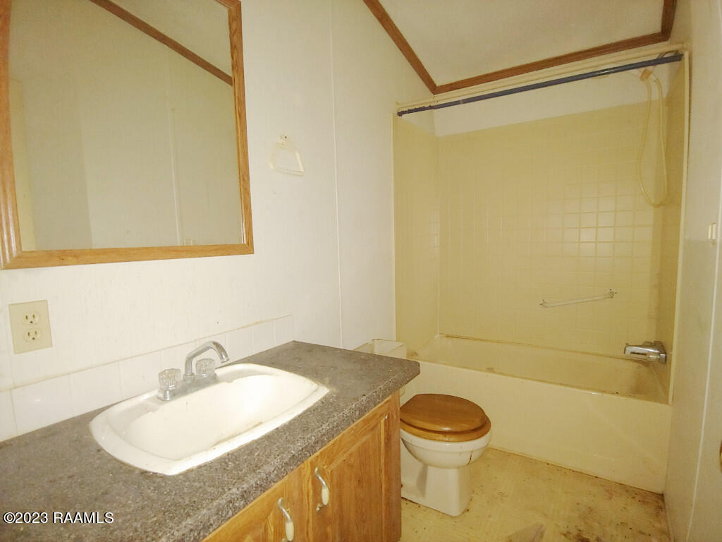 128 Austin Road Youngsville, LA 70592 - Photo 11 of 16 11 Hall Bathroom