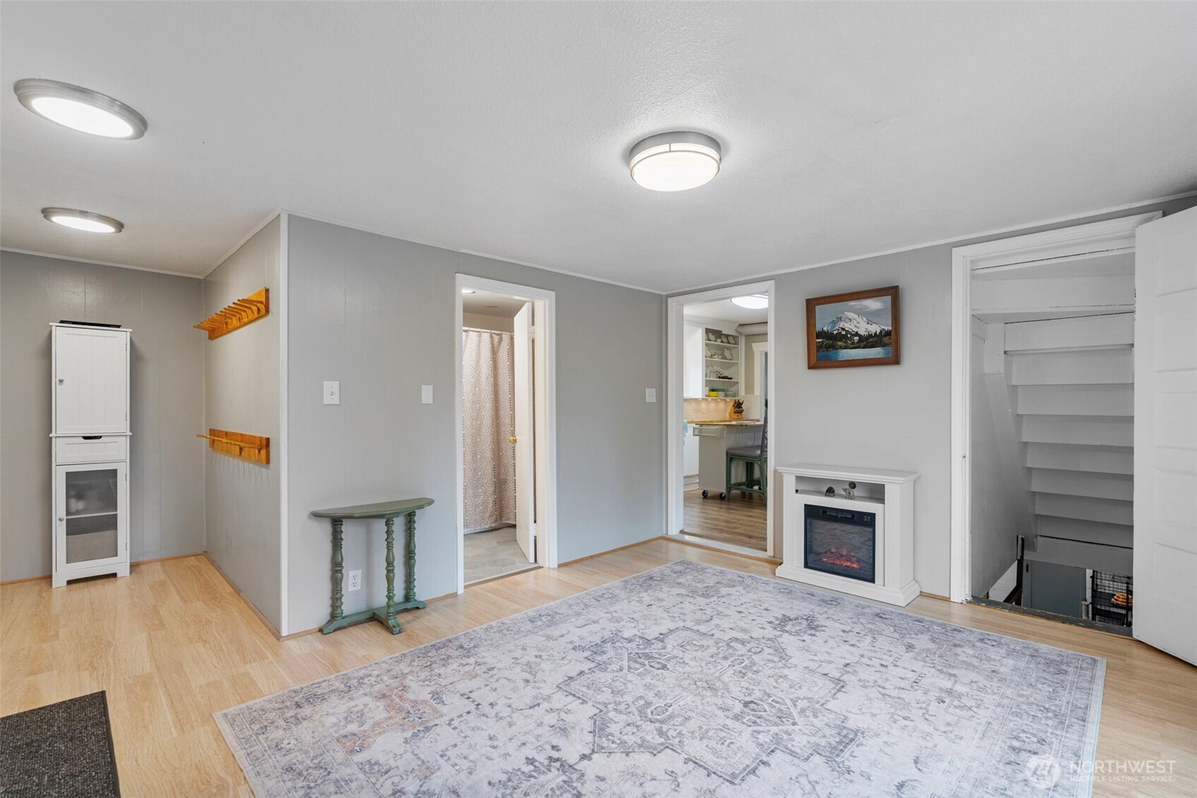 862 King Road Winlock, WA 98596 - Photo 22 of 40 a view of a livingroom with a fireplace