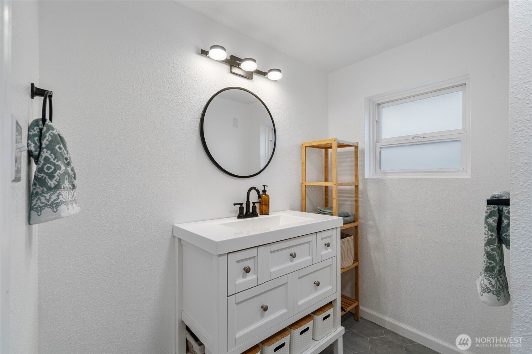 862 King Road Winlock, WA 98596 - Photo 23 of 40 a bathroom with a toilet a sink and mirror