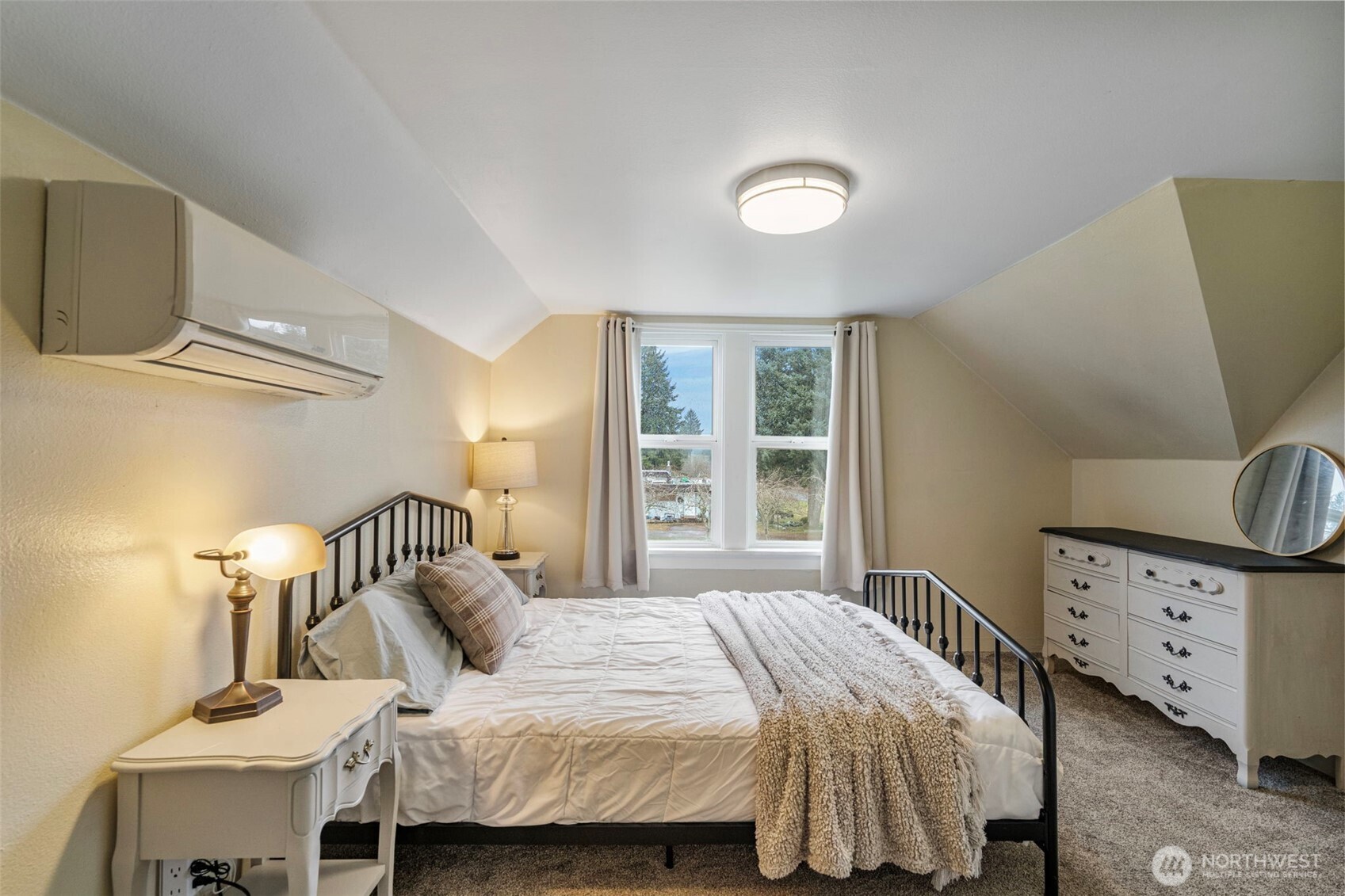 862 King Road Winlock, WA 98596 - Photo 29 of 40 a bedroom with a bed and wooden floor